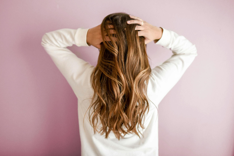 Mé vlasy rostou pomalu – co může být příčinou